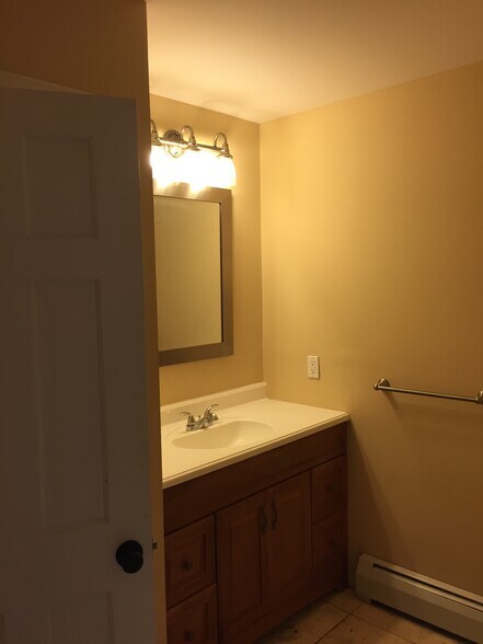 Building Photo - 23 S Main St Apt 5