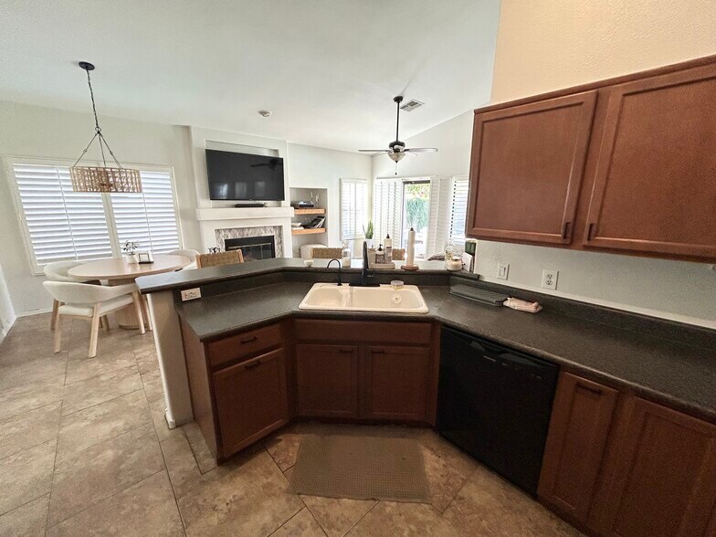 Building Photo - 17040 N 43rd Pl