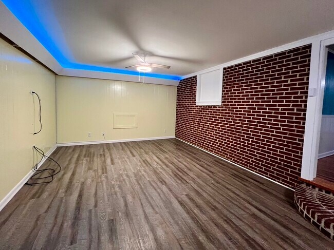 Building Photo - 2110 Croydon Dr