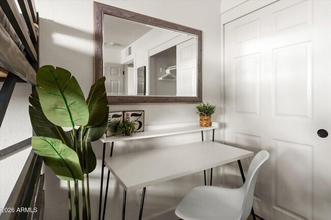 Building Photo - 423 N 73rd Pl