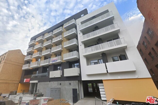 Building Photo - 723 S St Andrews Pl