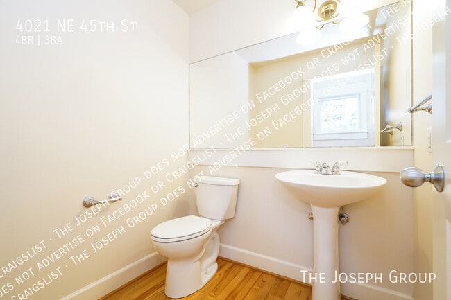 Building Photo - 4021 NE 45th St