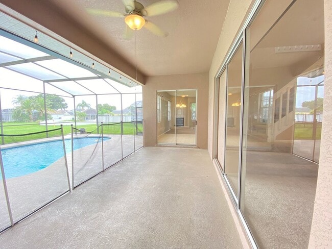 Building Photo - 3708 Molona Dr