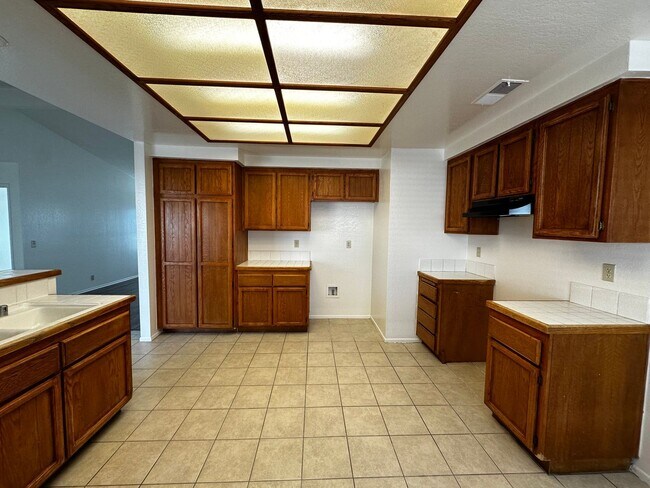 Building Photo - 3bd/2ba House - Bay Ave. (Moreno Valley)