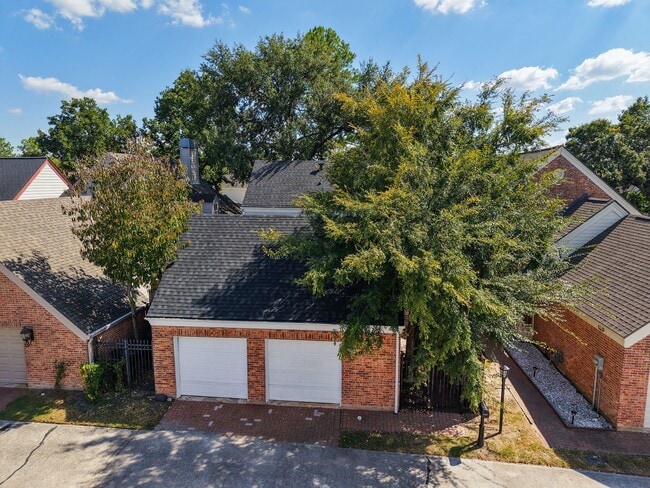 Building Photo - 7665 Ameswood Rd