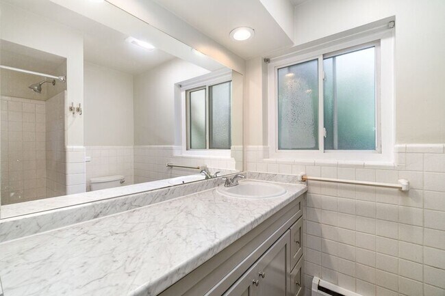 Building Photo - 3519 Linwood Ave