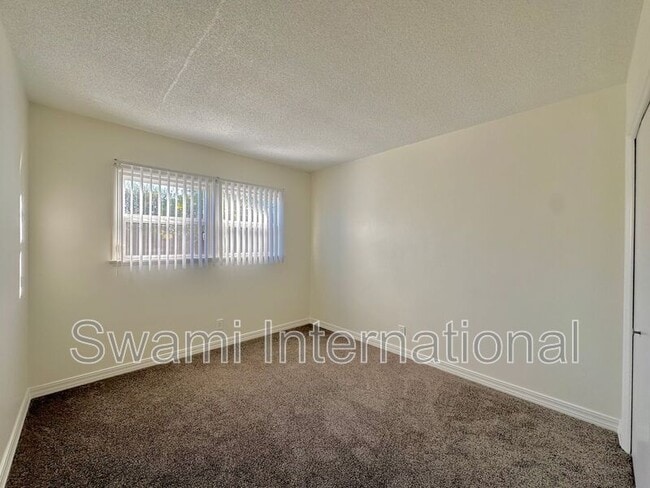 Building Photo - 1820 Avenida Estudiante