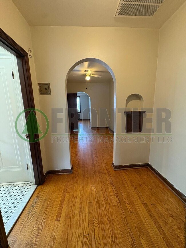 Building Photo - 3914 Chippewa St