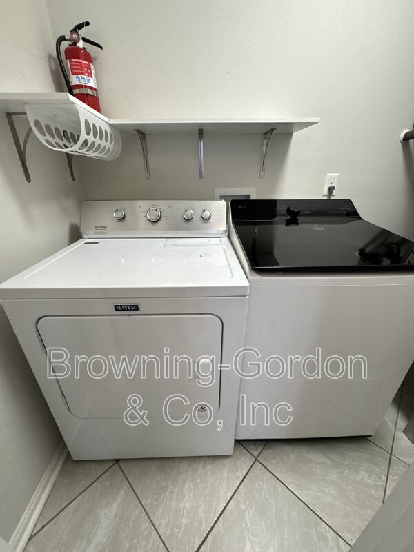 Building Photo - 5817 Carl Pl