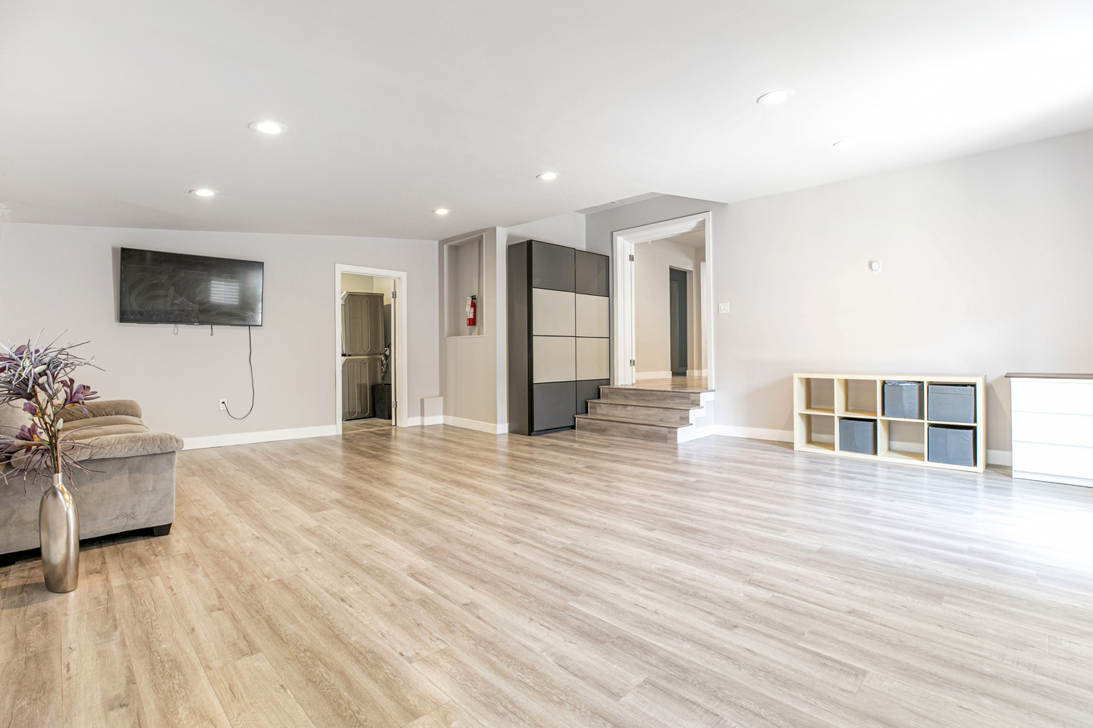 Building Photo - 1527 N Screenland Dr