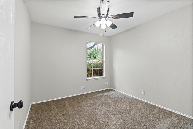 Building Photo - 200 Stanford Dr