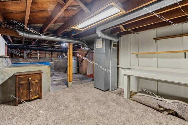 Building Photo - Charming 2-Bedroom + Bonus in University P...