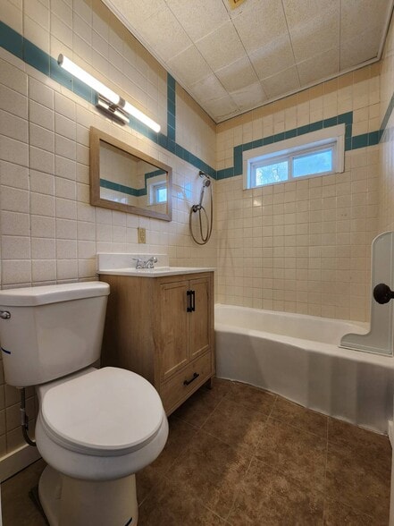 Bathroom 1 - 1629 W Main St