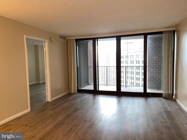 Building Photo - 1420 Locust St