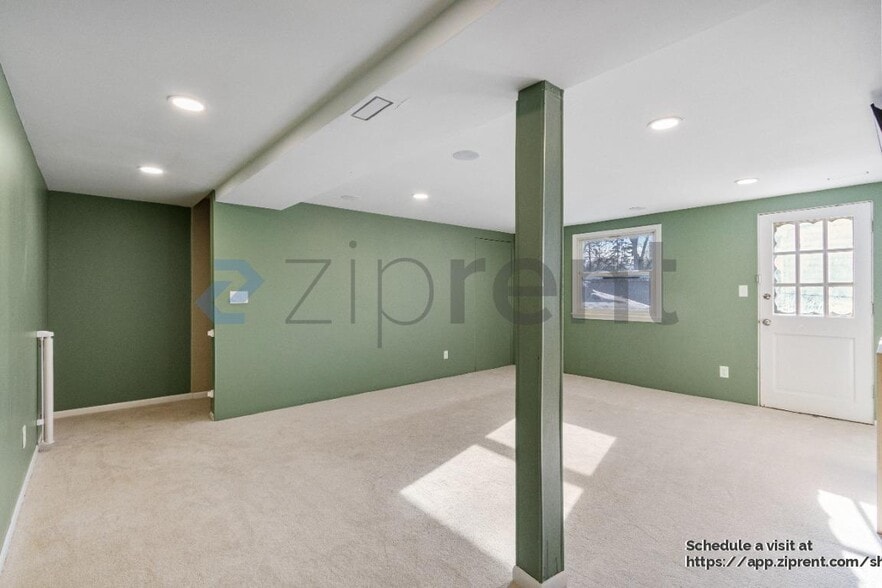 Building Photo - 10017 Sprague St