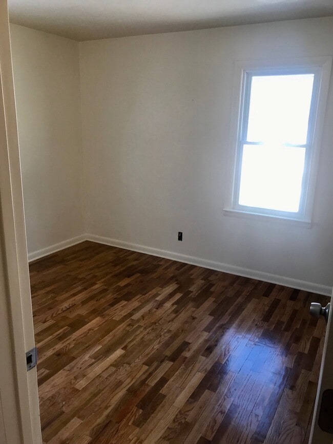 Building Photo - Remodeled 3 Bed/1 Bath Ranch in Burton