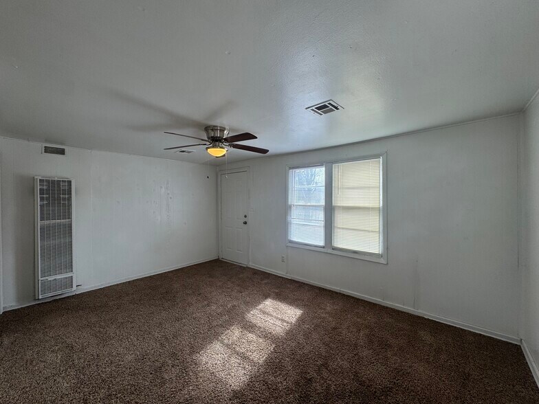 Building Photo - 2517 SW 42nd St