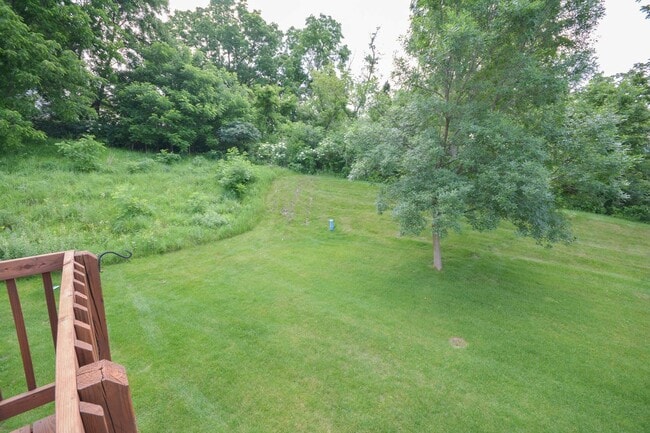 Building Photo - Private End-Unit Townhome with Walkout Basement