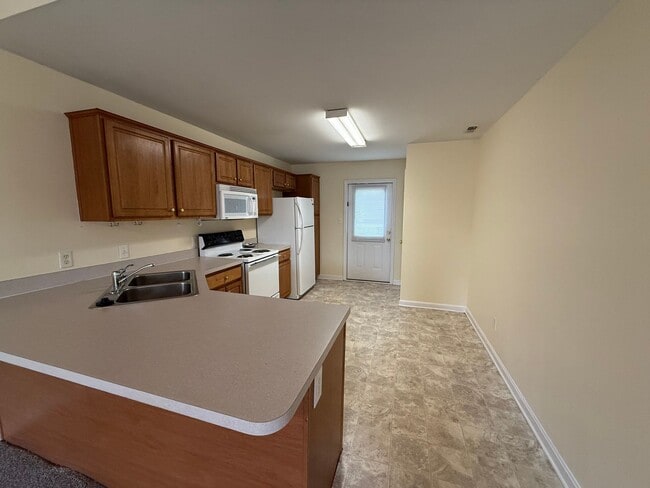 Building Photo - Great 2 Bedroom Condo off of Mellwood Ave