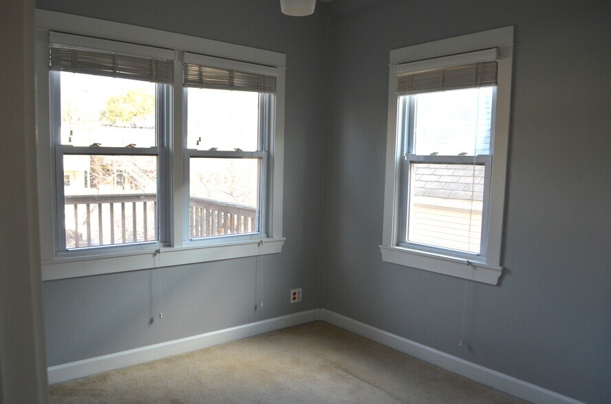 Back bedroom - 3643 N Hoyne Ave