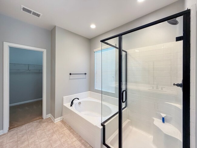Building Photo - Spacious 4BR/3BA Home in Ocean View Hills