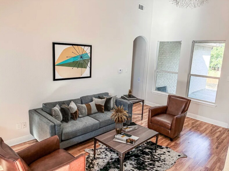 Building Photo - 4224 Las Brisas Dr