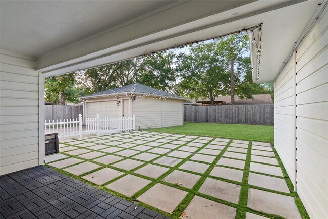 Building Photo - 12434 Briar Forest Dr