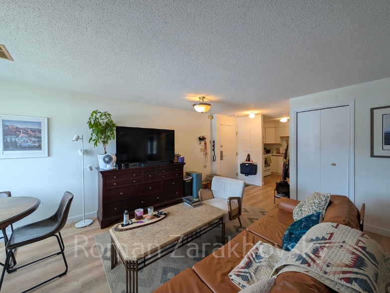 Building Photo - 25 Webster Ave