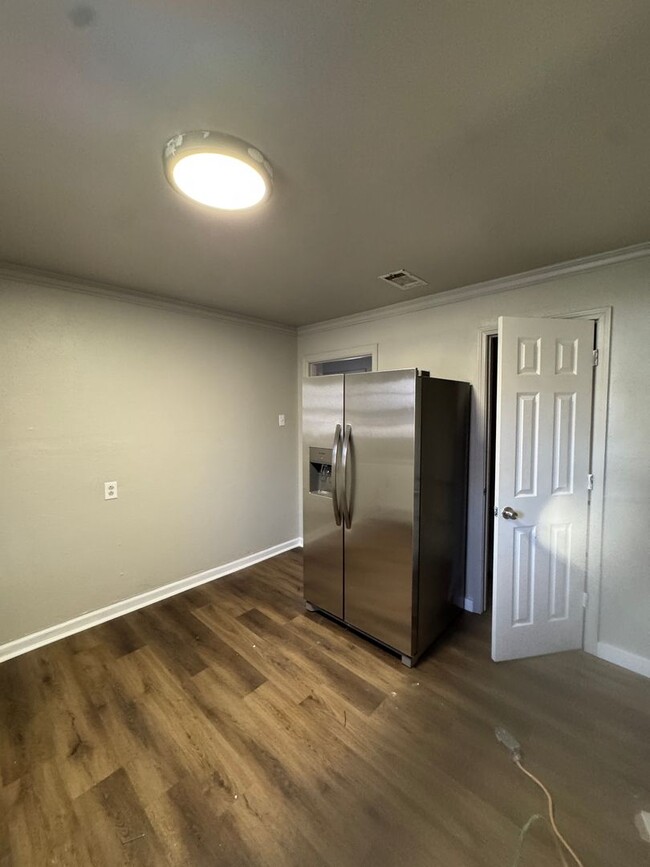 Building Photo - Newly updated 2 bed 1 bath