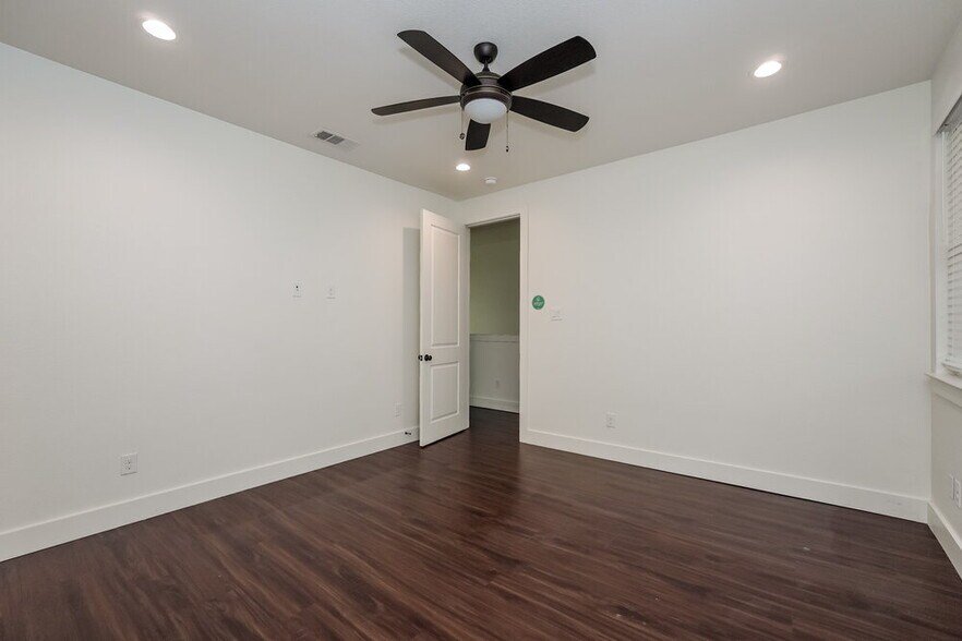 Building Photo - 8585 Mulligan Pass