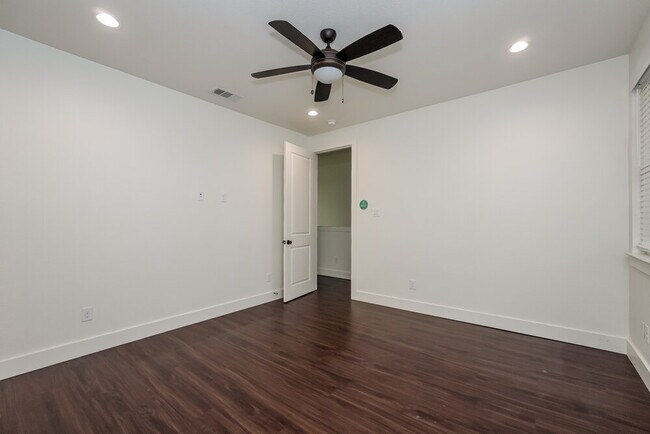 Building Photo - 8585 Mulligan Pass