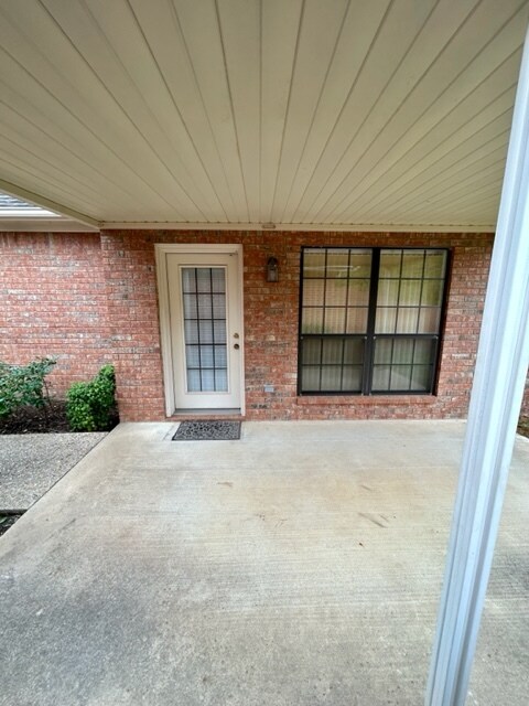 Covered porch with access to living room - 806 Torribrooke Ln