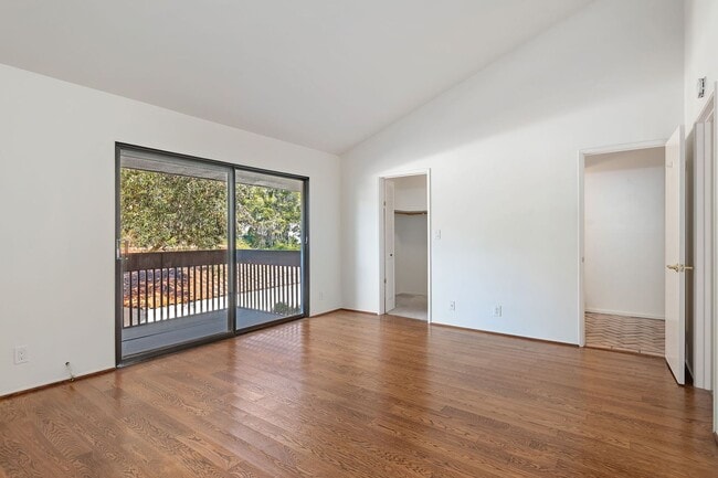 Building Photo - This wonderful East Beach Townhome Awaits!