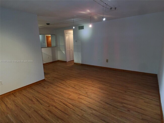 Building Photo - 1620 West Ave