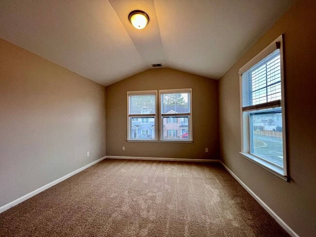 Building Photo - 3 bed/2.5 bath at end unit townhome in Berkeley Walk at Savannah Quarters with garage