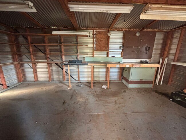 Building Photo - COZY HOME IN SHREVE ISLAND