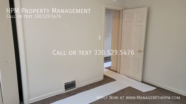 Building Photo - CALL 330-529-5476 TO SCHEDULE A SHOWING!