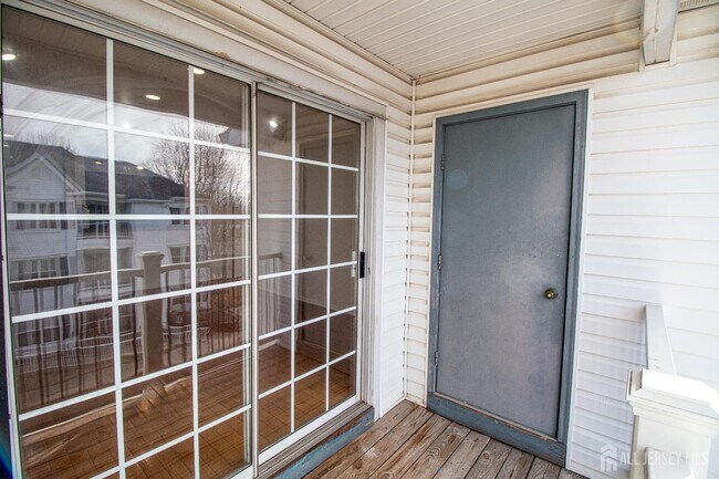 Building Photo - 1337 Waterford Dr