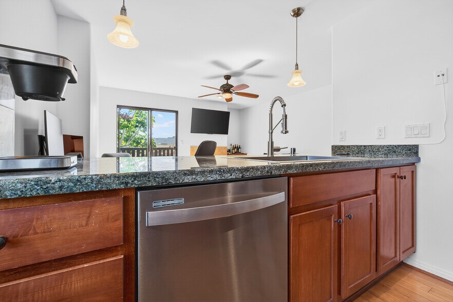 Building Photo - 4046 Iowa St