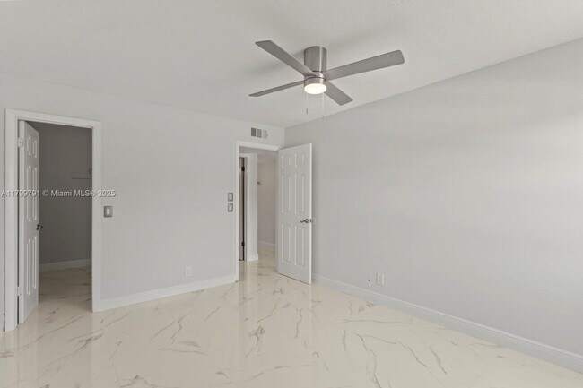 Building Photo - 108 Flanders C