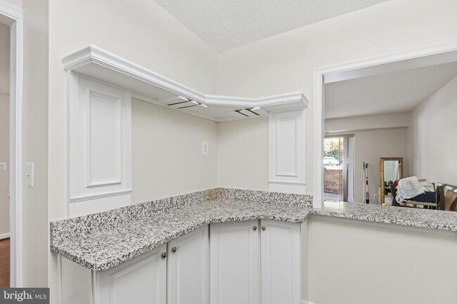 Building Photo - 5904 Mt Eagle Dr