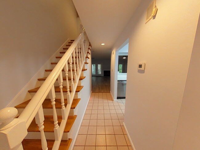 Building Photo - 3 Bedrooms, 2.5 Bathrooms Townhouse in Wil...