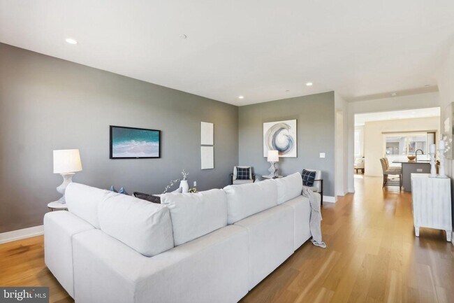 Building Photo - 506 Lakeview Ct