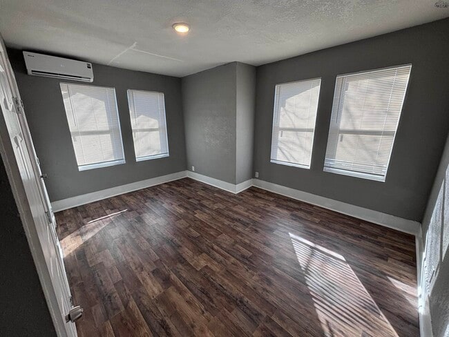 Building Photo - 1801 11th St