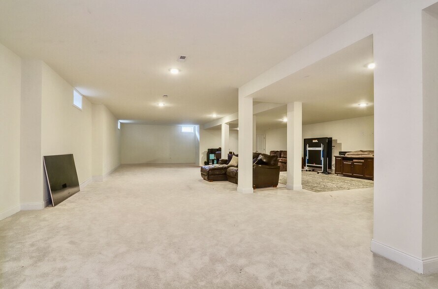 Building Photo - 22 Silent Nest Way