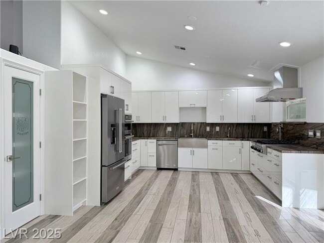 Building Photo - 3760 Yorba Linda Dr