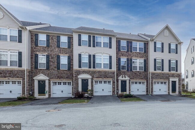 Building Photo - 1644 Oakridge Ln