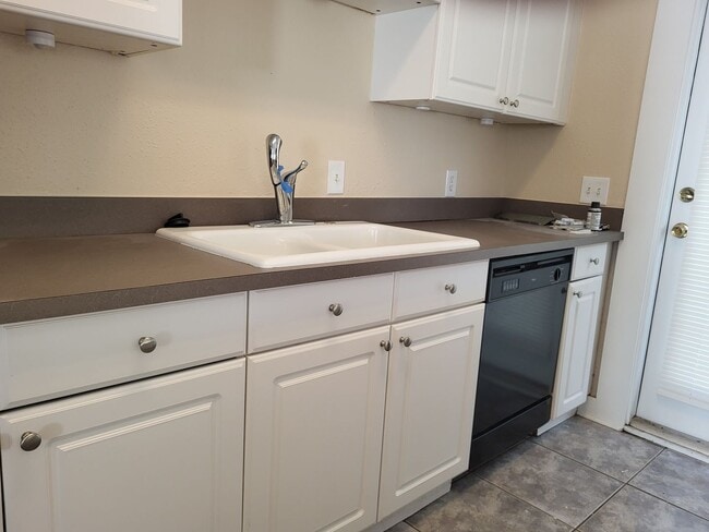 Building Photo - Downtown Rental