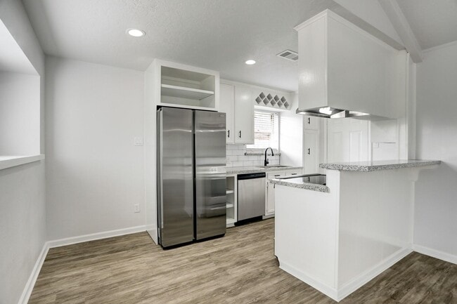 Building Photo - 5613 Armstrong