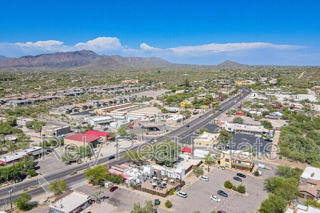 Building Photo - 6050 E Hidden Valley Dr